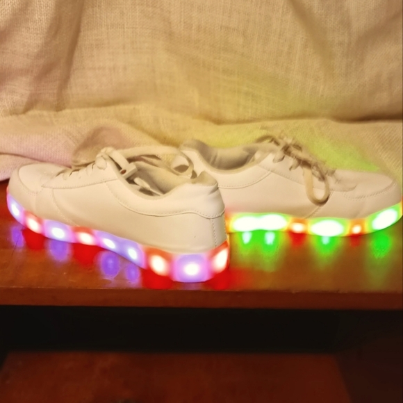 Wise & Ope light up white T-shoes - Picture 5 of 5